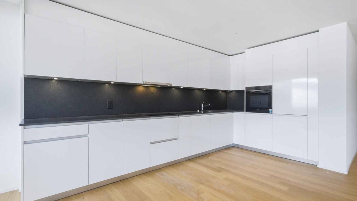 Appartement neuf traversant de 4.5 pièces avec deux balcons 