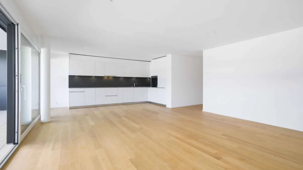 Appartement neuf traversant de 4.5 pièces avec deux balcons 