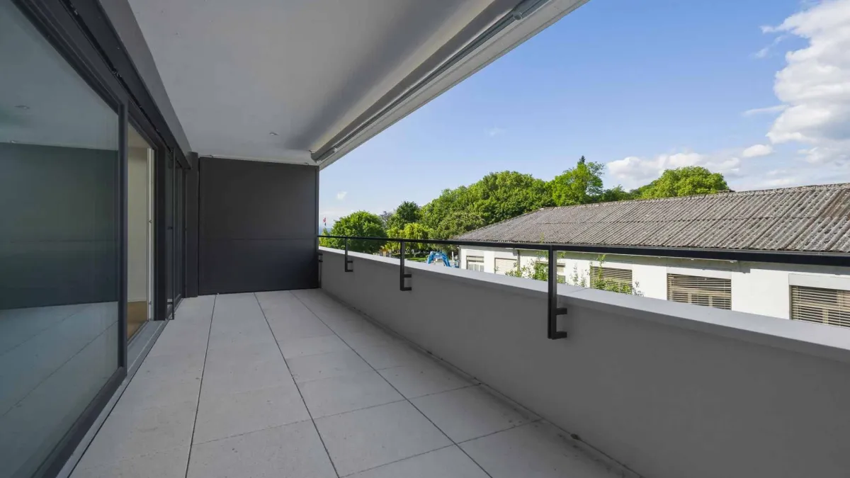 Appartement neuf traversant de 4.5 pièces avec deux balcons 