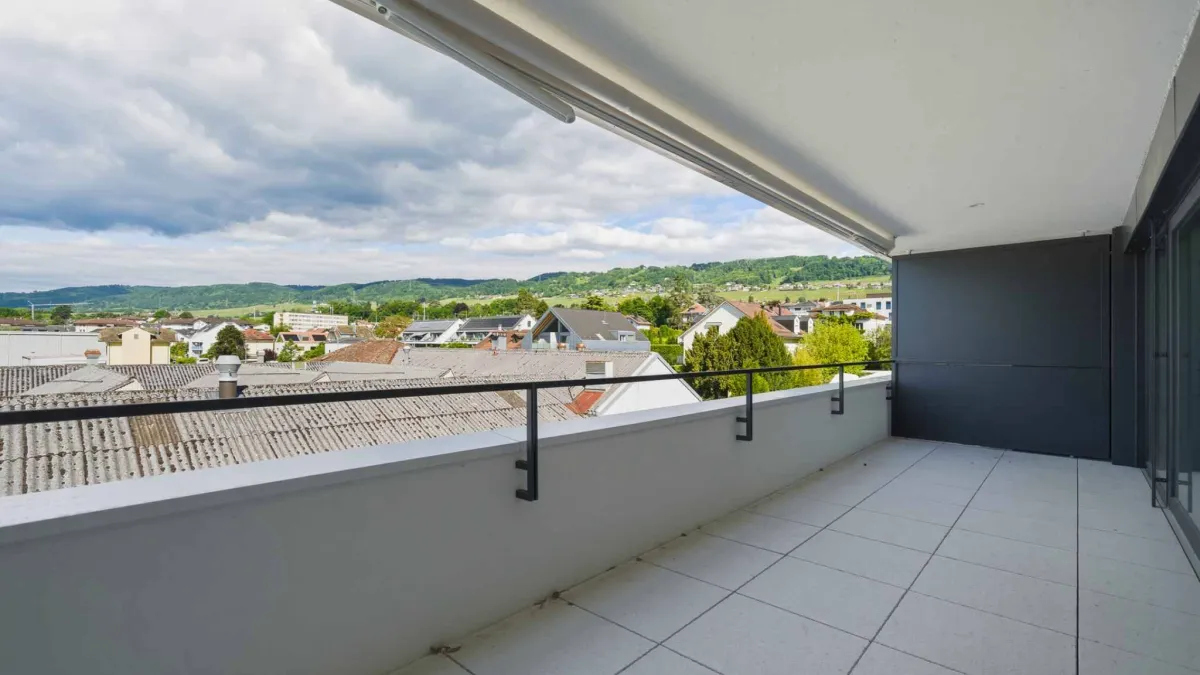 Appartement neuf traversant de 4.5 pièces avec deux balcons 