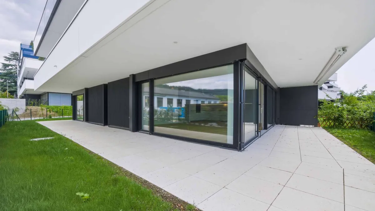 Appartement neuf de standing - 5.5 pièces en angle avec terrasse et jardin privatif