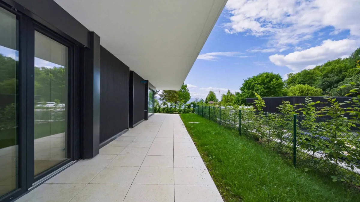 Appartement neuf de standing - 5.5 pièces en angle avec terrasse et jardin privatif