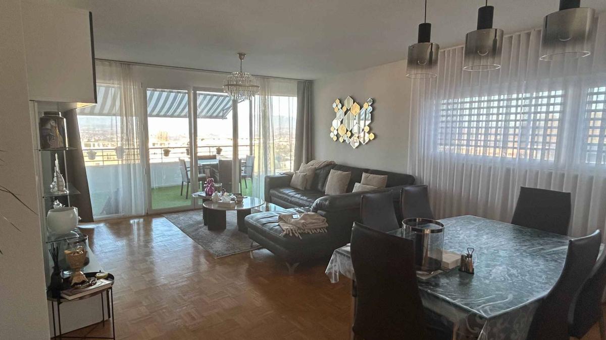 Magnifique appartement de 4.5 pcs au 2ème étage avec vue sur le lac 