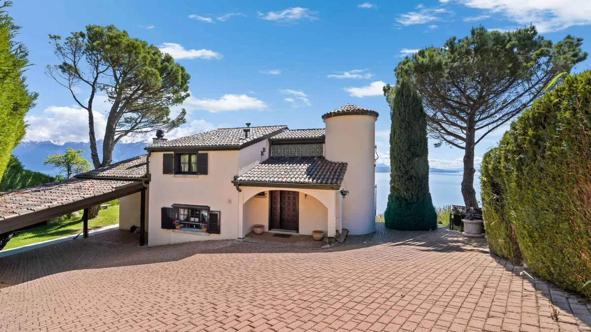 Élégante villa provençale avec piscine et vue panoramique sur le bassin lémanique et les Alpes