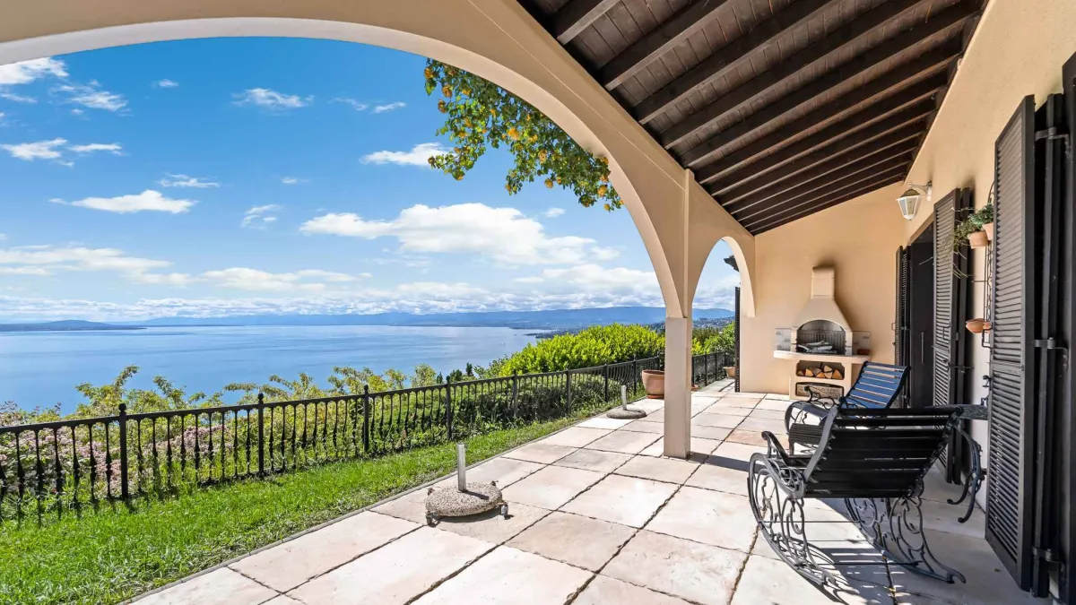 Élégante villa provençale avec piscine et vue panoramique sur le bassin lémanique et les Alpes