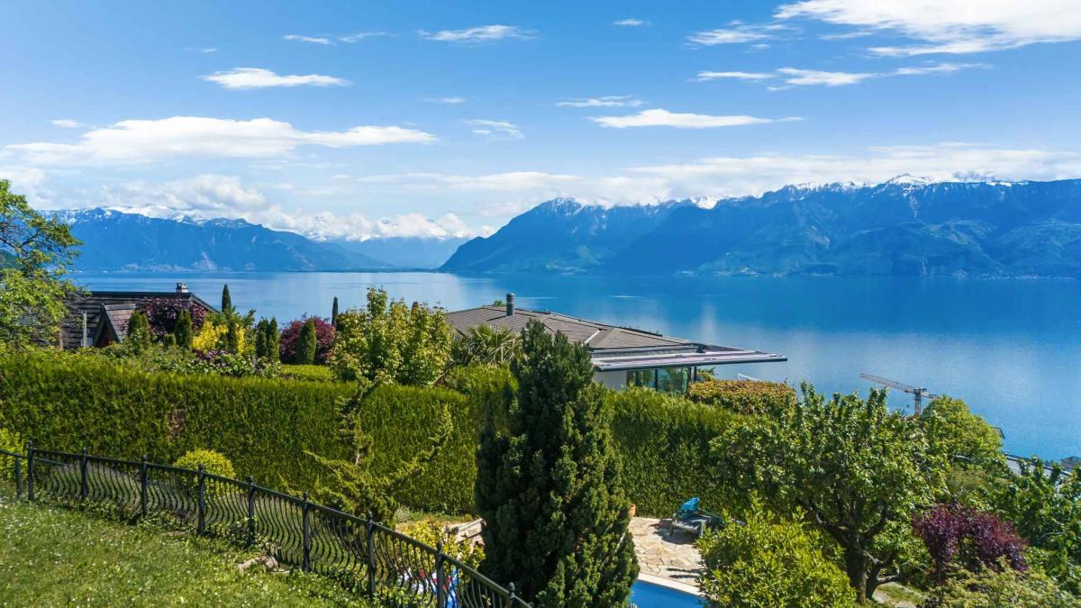 Élégante villa provençale avec piscine et vue panoramique sur le lac Léman et les Alpes
