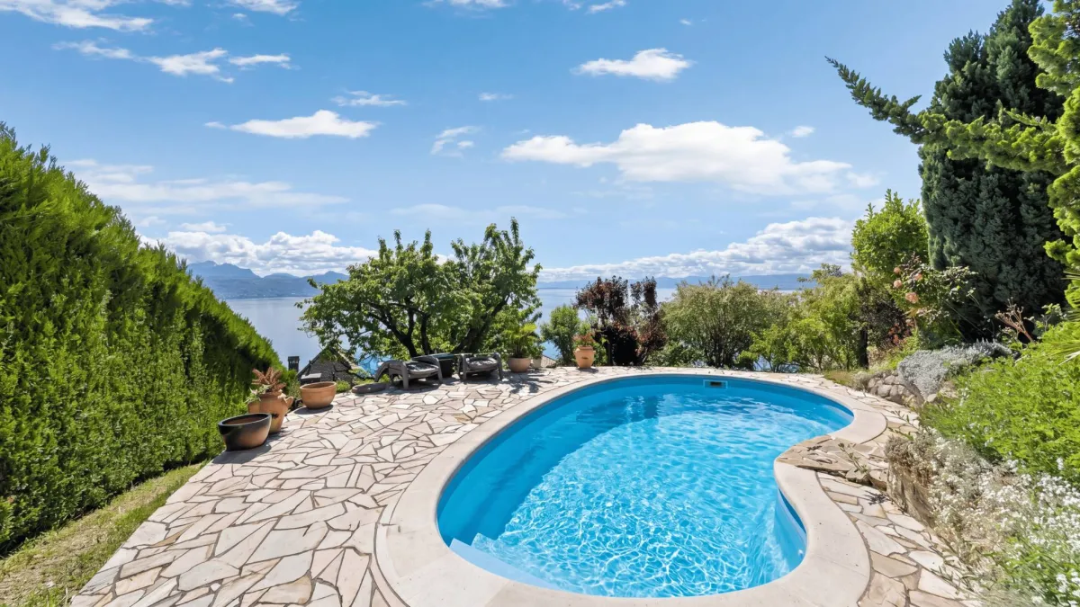 Élégante villa provençale avec piscine et vue panoramique sur le bassin lémanique et les Alpes