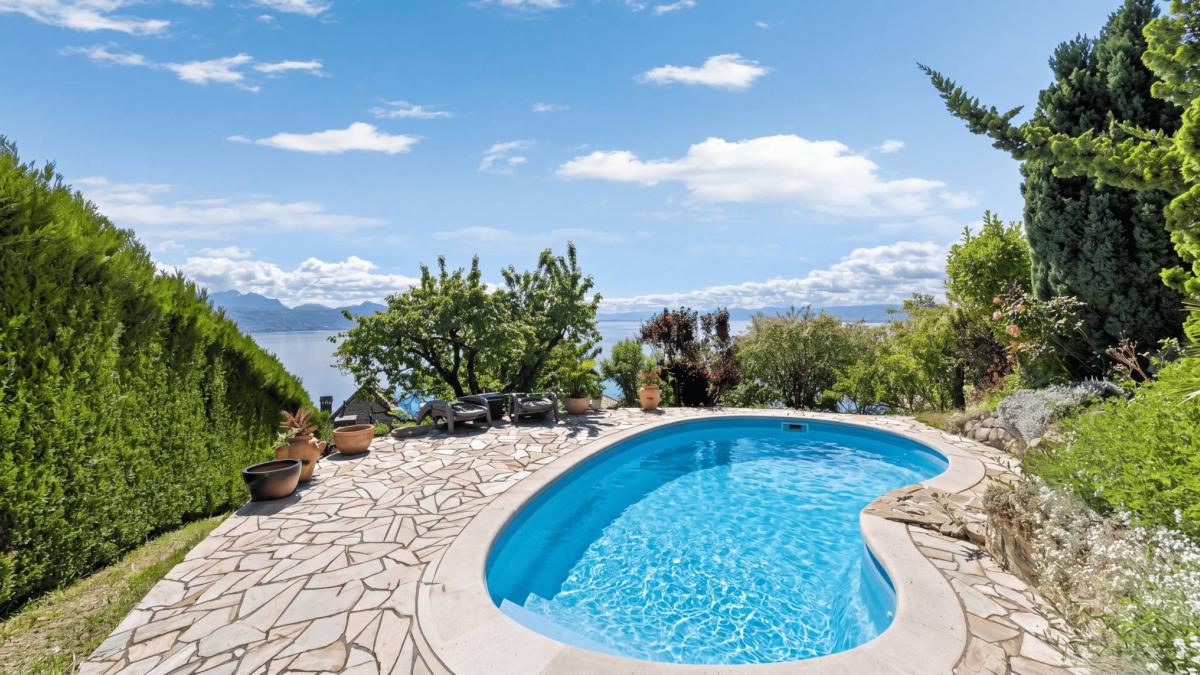 Élégante villa provençale avec piscine et vue panoramique sur le bassin lémanique et les Alpes