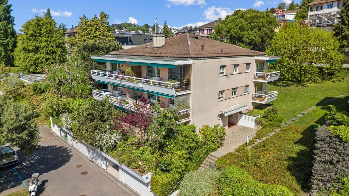Appartement spacieux de 4,5 pièces avec jardin à Pully