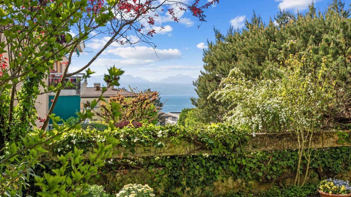 Appartement spacieux de 4,5 pièces avec jardin à Pully