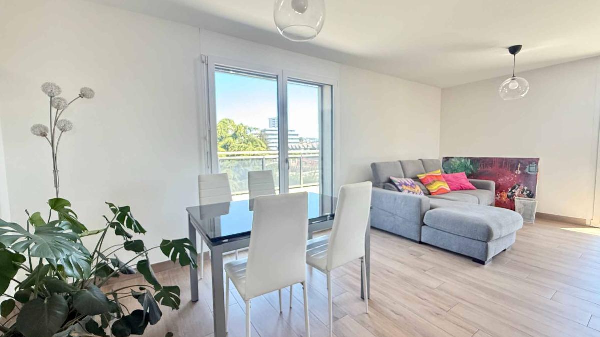 Superbe 2,5 pièces avec terrasse 