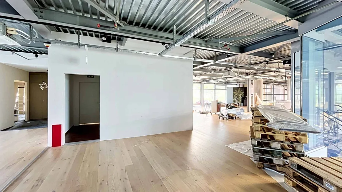 Environ 765m2 pour créer votre futur buisness - Industrielle 11