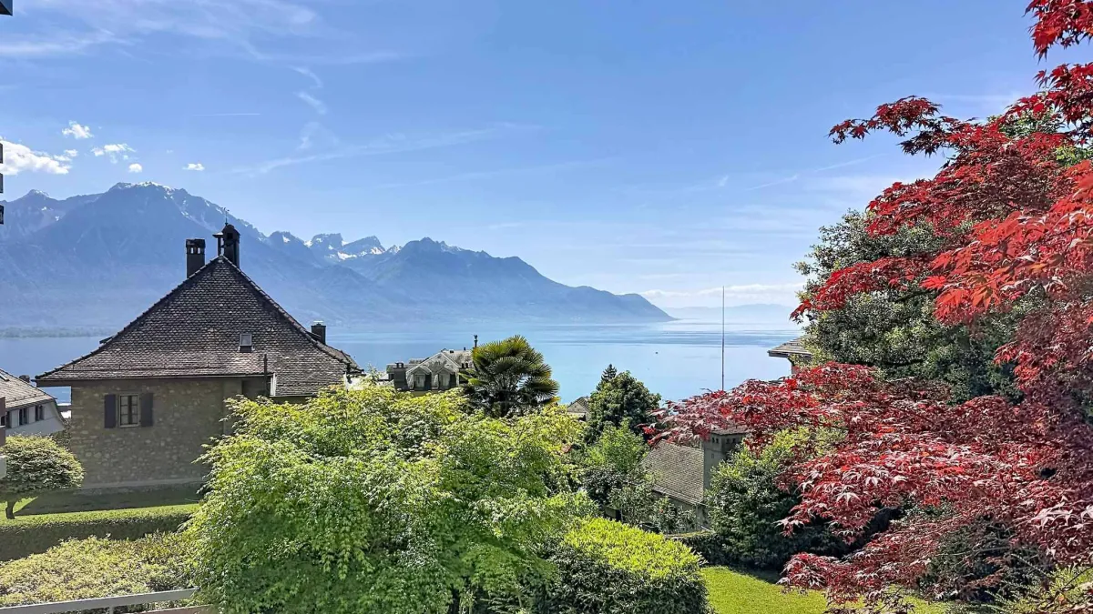Bel appartement traversant de 4,5 pièces avec terrasse et jardin