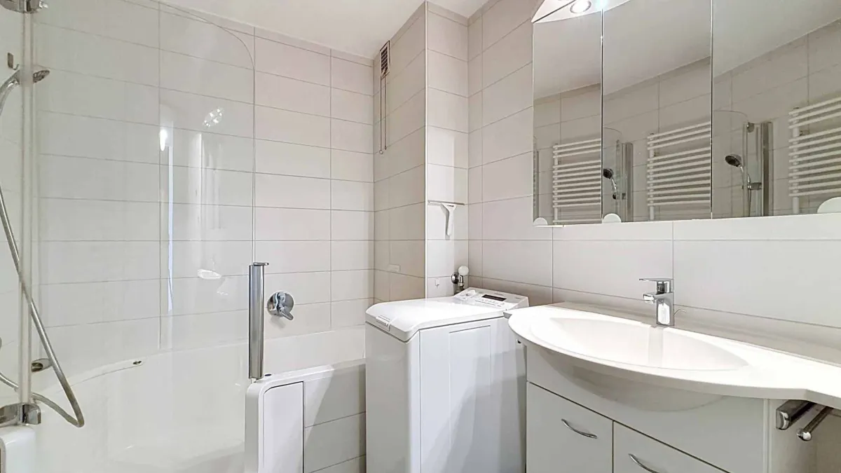 Bel appartement traversant de 4,5 pièces avec terrasse et jardin