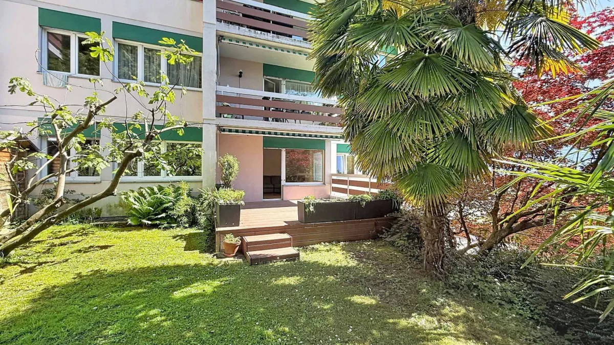 Bel appartement traversant de 4,5 pièces avec terrasse et jardin