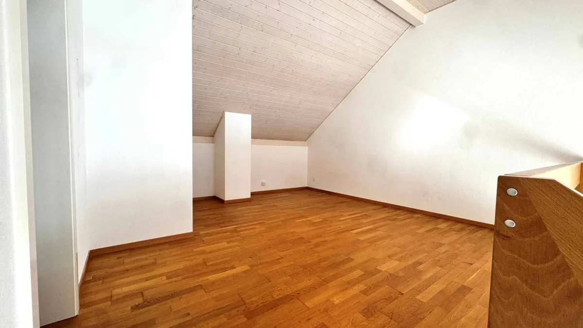 Bel attique de 4,5 pièces avec grande mezzanine