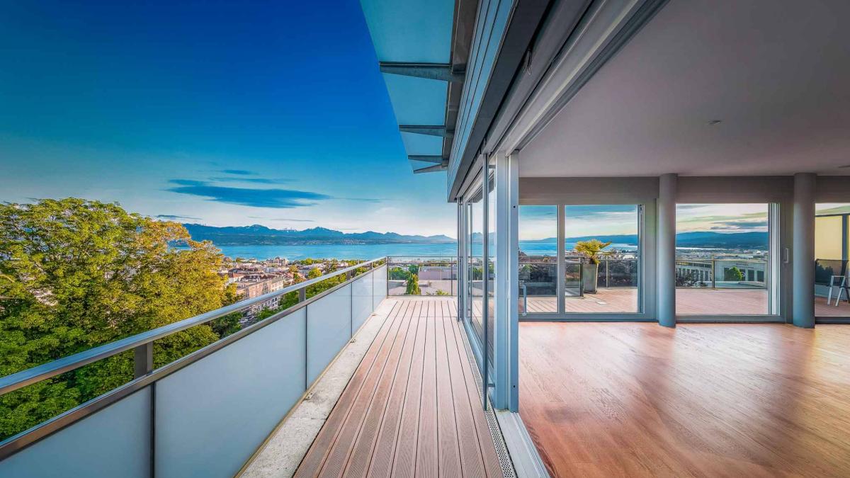 Penthouse d'exception de 5.5 pièces avec rooftop privatif et vue panoramique sur le lac Léman et les Alpes