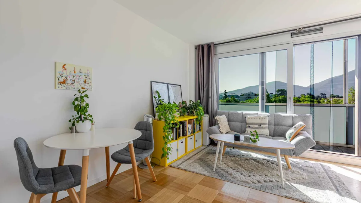 VENDU - Studio au 7 ème étage avec balcon et vue Salève