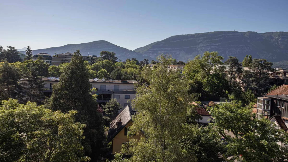 VENDU - Studio au 7 ème étage avec balcon et vue Salève