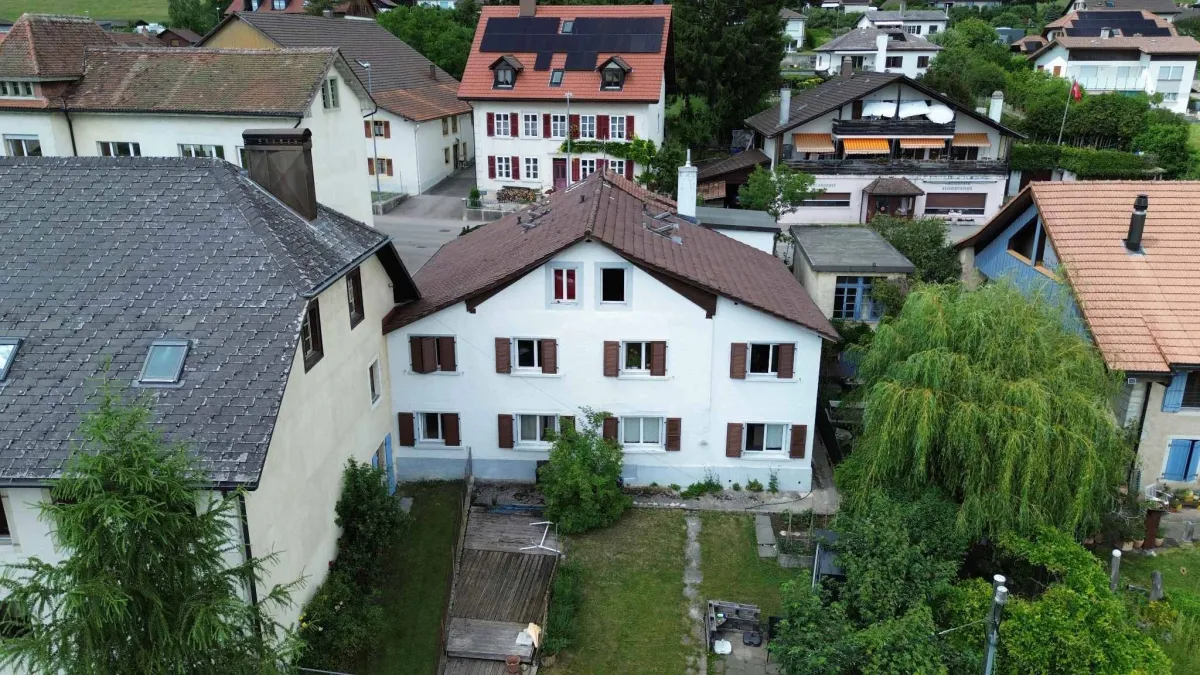 Immeuble à vendre à Lamboing