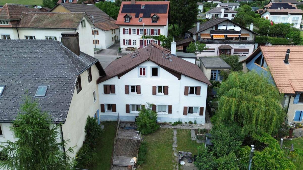 Immeuble à vendre à Lamboing