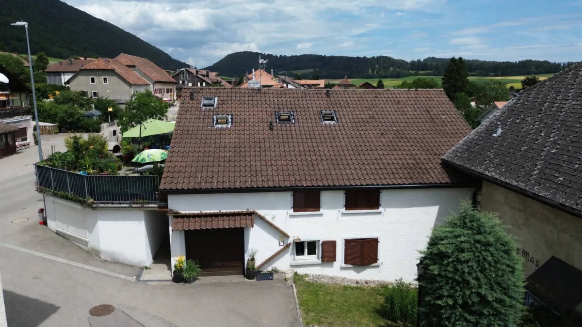 Immeuble à vendre à Lamboing