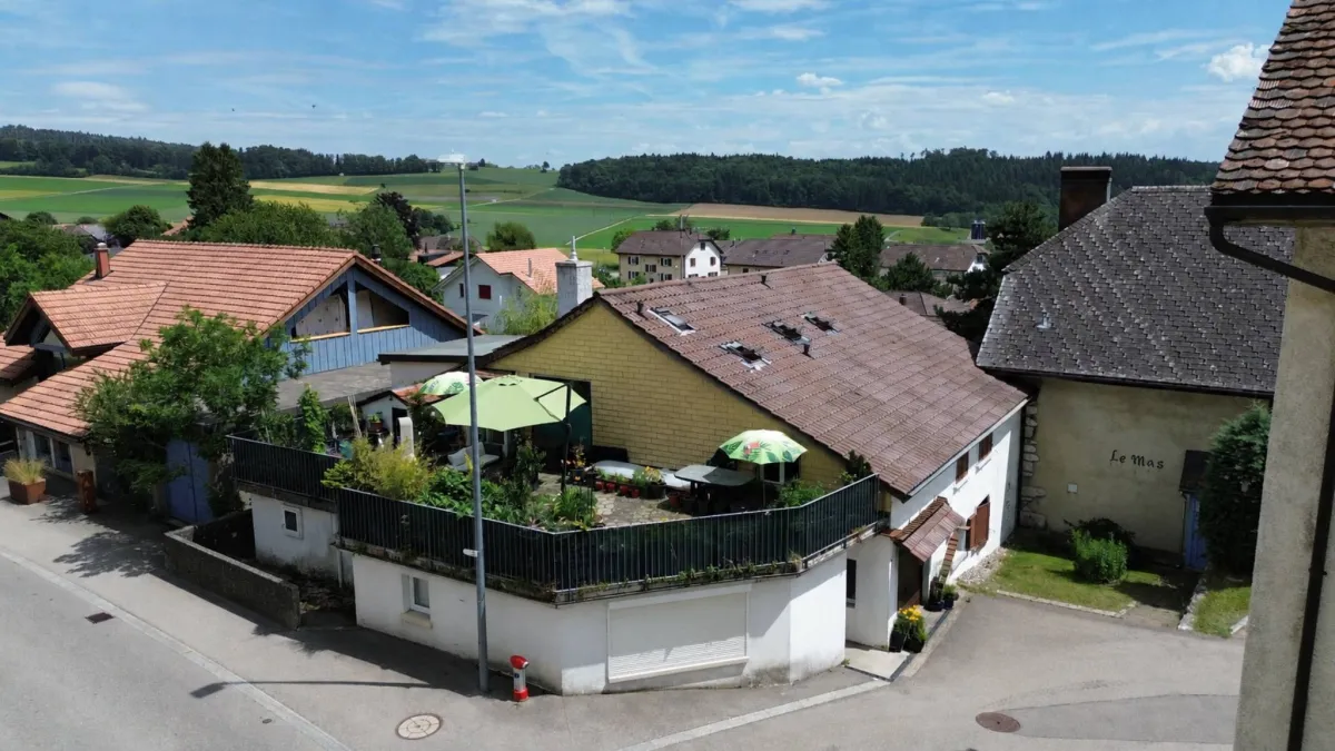 Immeuble à vendre à Lamboing
