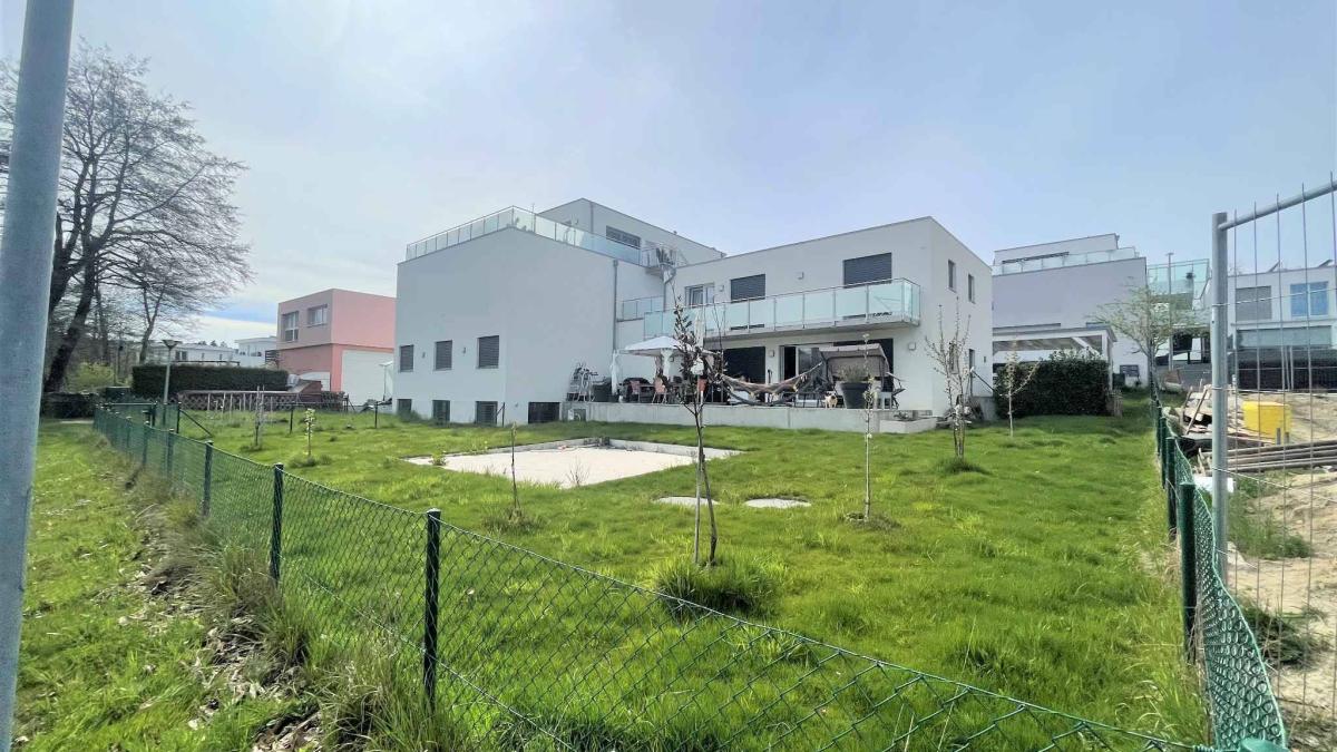 Villa de 5.5 pièces avec terrasse et jardin