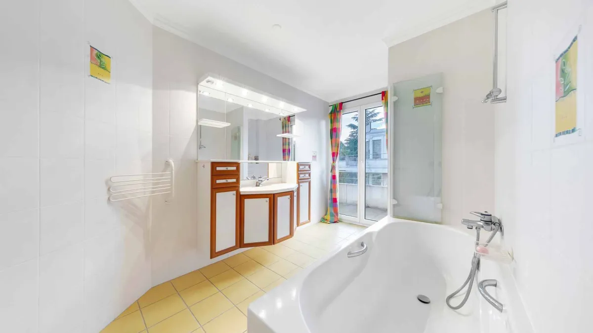Exclusivité : Splendide appartement de 156 m² avec vue sur le lac 