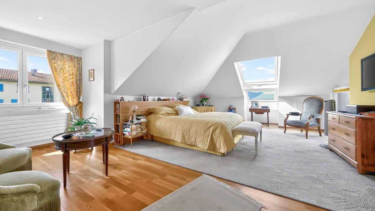 Dernier étage -  6 pièces avec ascenseur privatif et grande terrasse 