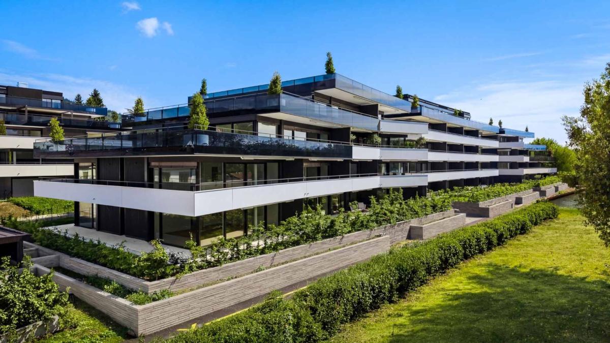 Élégance contemporaine et jardin privatif à deux pas du lac