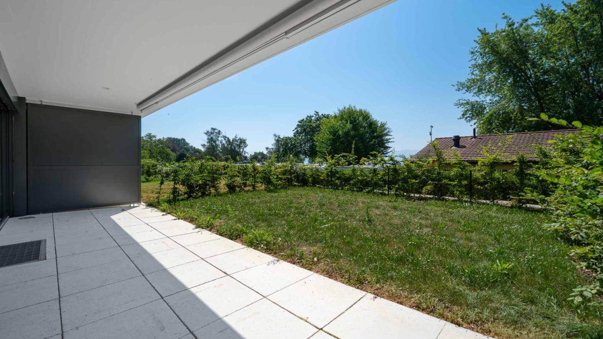 Élégance contemporaine et jardin privatif à deux pas du lac