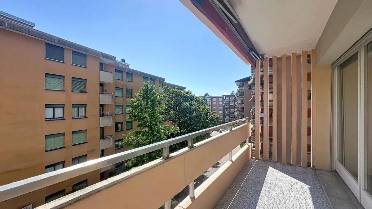 4.5 p de 91 m2 à rénover - 2 balcons  + 1 Garage box 