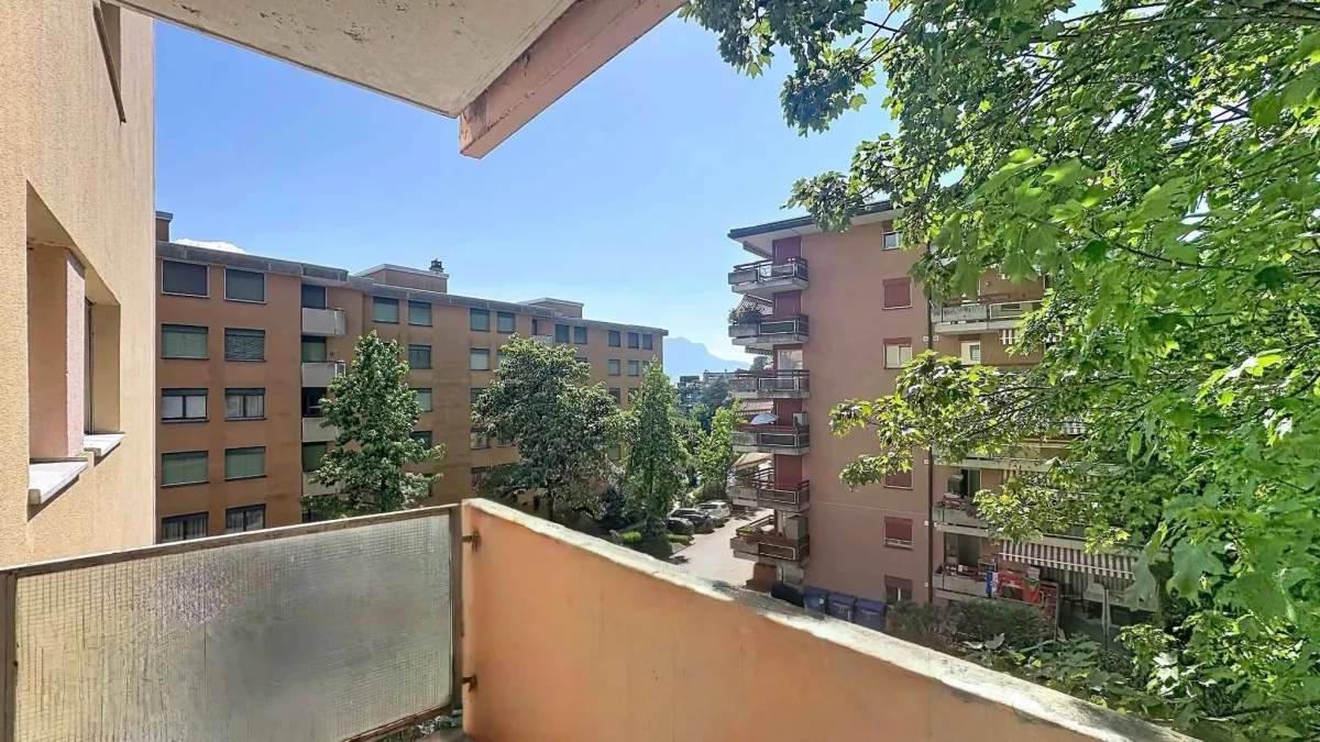 4.5 p de 91 m2 à rénover - 2 balcons  + 1 Garage box 