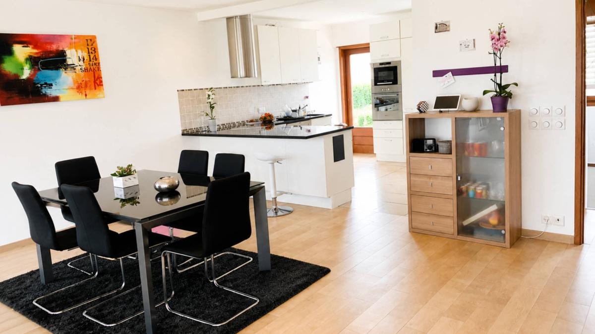 Maison individuelle de 5 pièces avec grand jardin et garage double