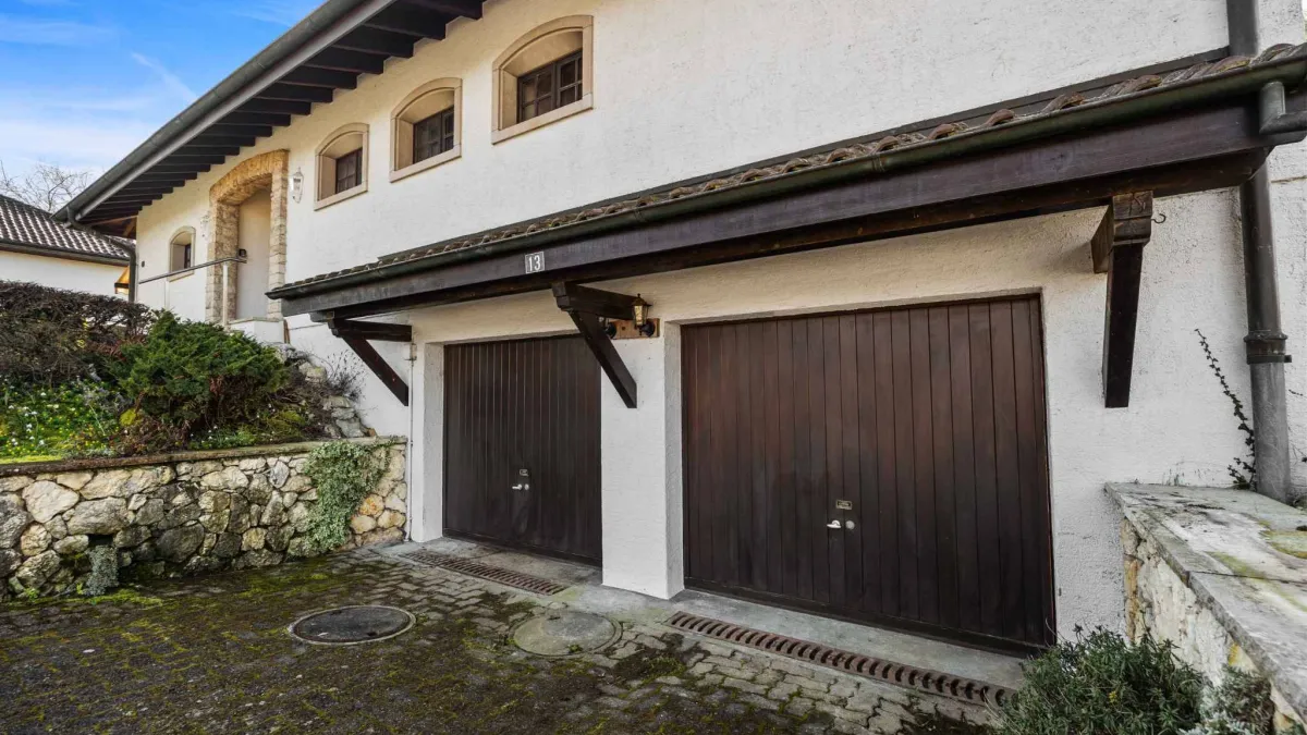 Maison individuelle de plain-pied avec piscine et fort potentiel d'aménagement