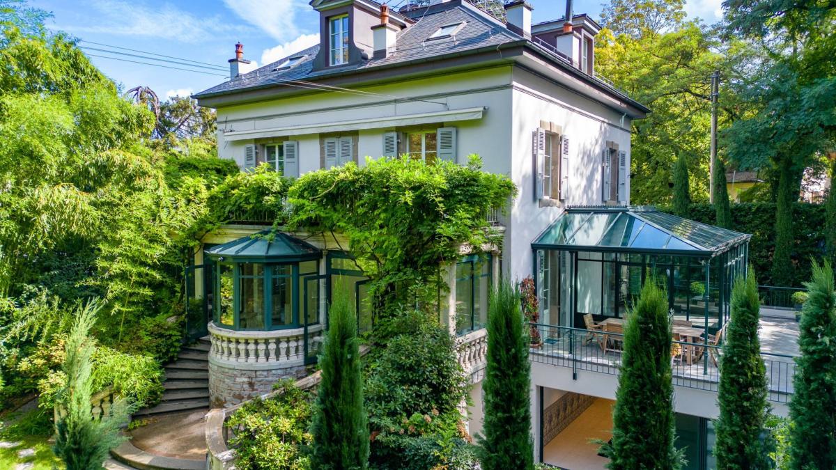 Sublime maison de ville dans un écrin de verdure
