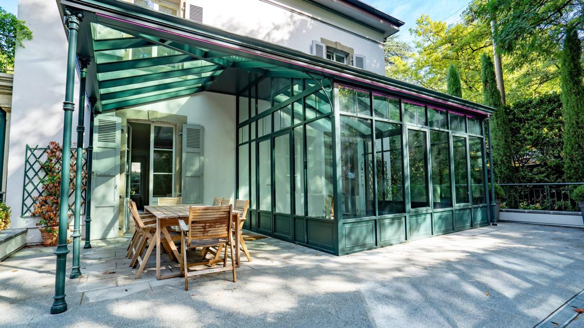 Sublime maison de ville dans un écrin de verdure