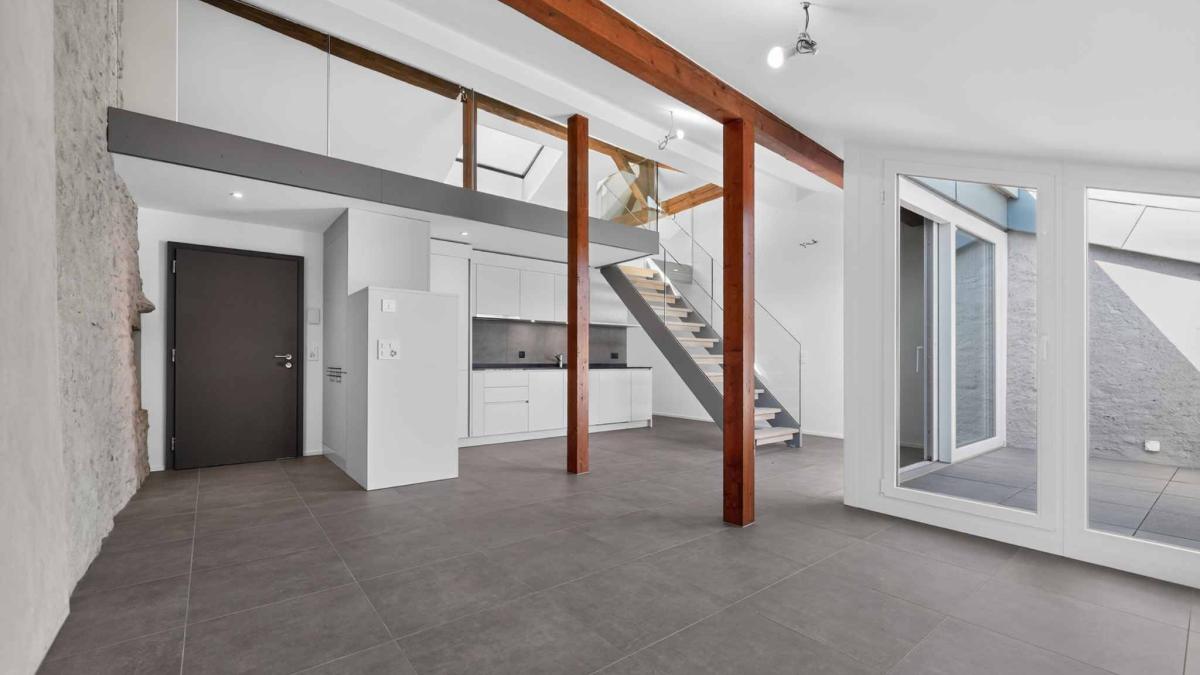 Duplex avec cachet et mezzanine 
