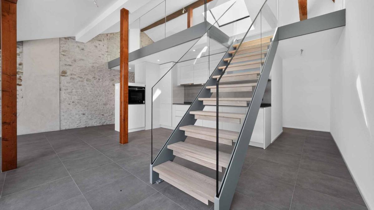 Duplex avec cachet et mezzanine 