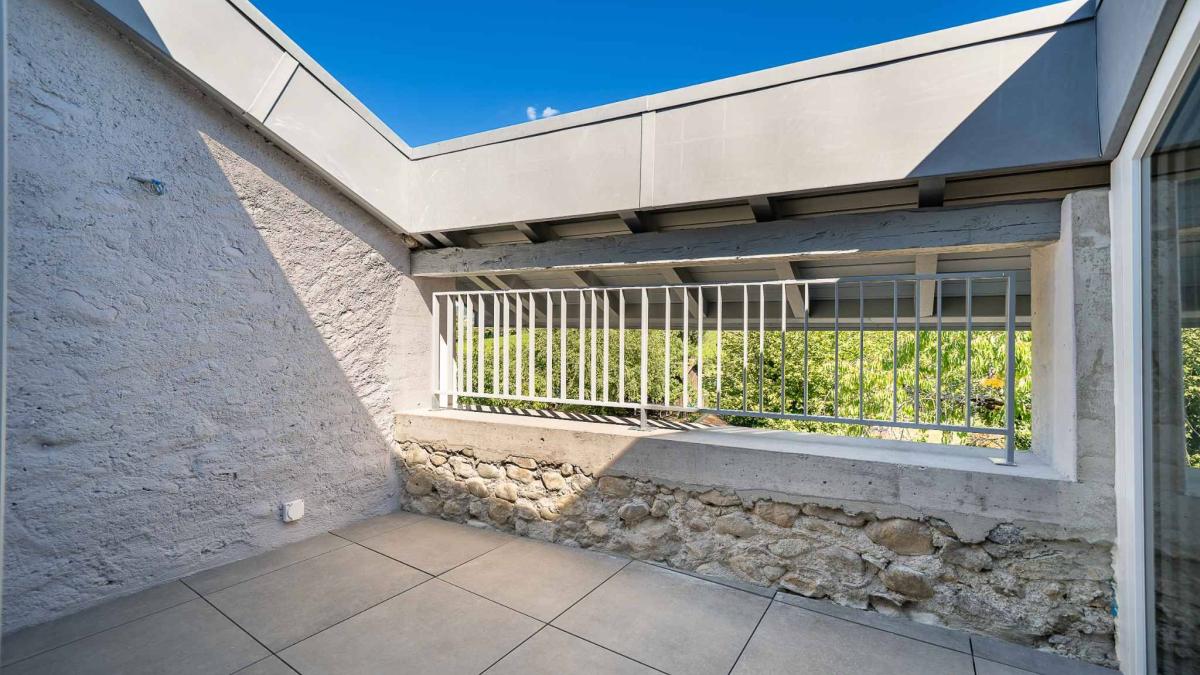 Duplex avec cachet et mezzanine 