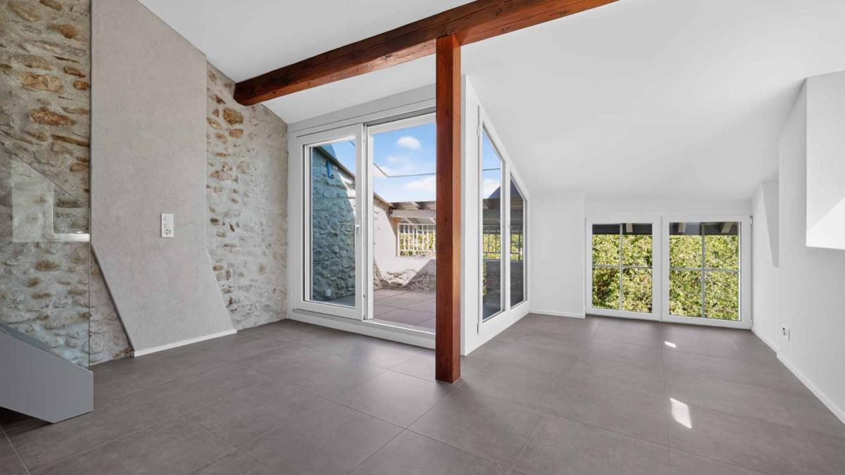 Magnifique duplex avec mezzanine et poutres apparentes