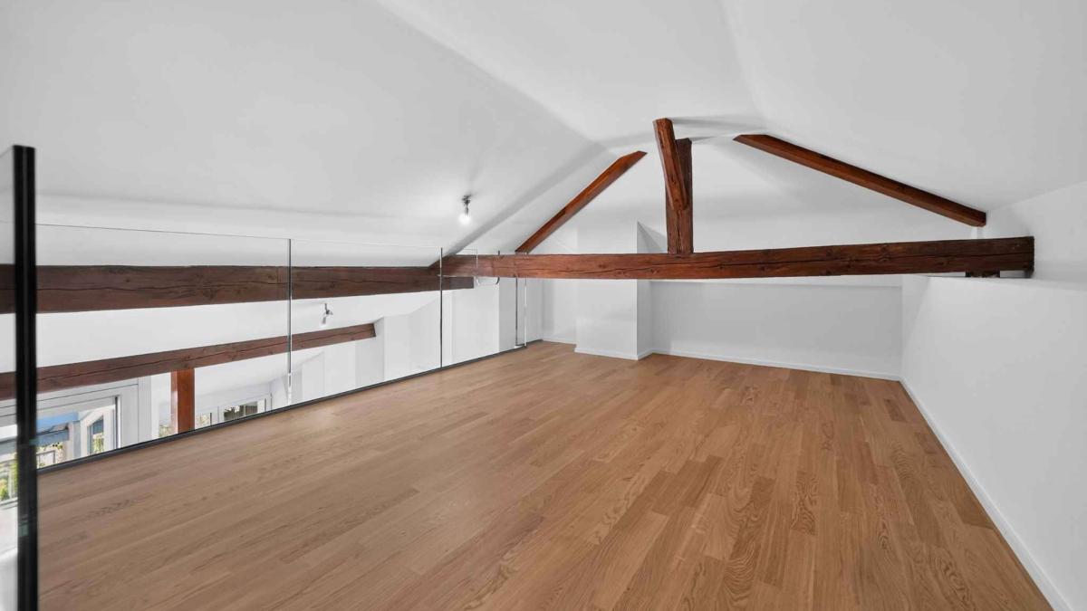 Magnifique duplex avec mezzanine et poutres apparentes