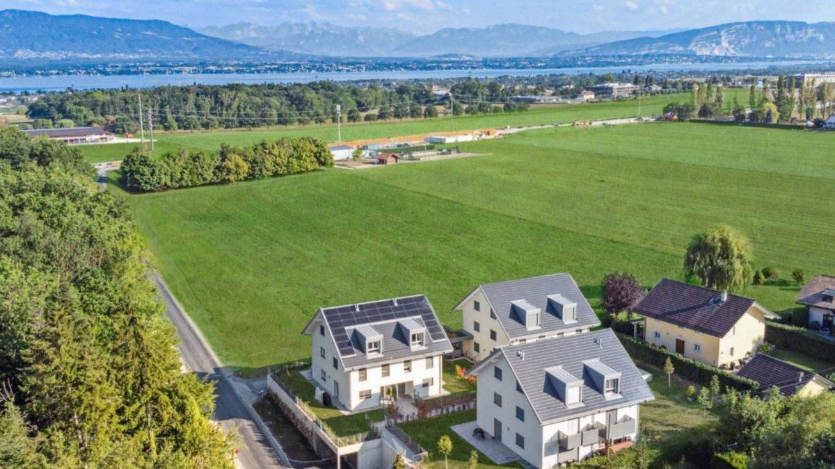 Villa mitoyenne de 6.5 pièces avec jardin 368m2