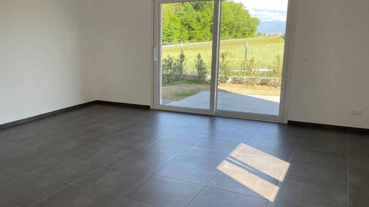 Villa mitoyenne de 6.5 pièces avec jardin 368m2