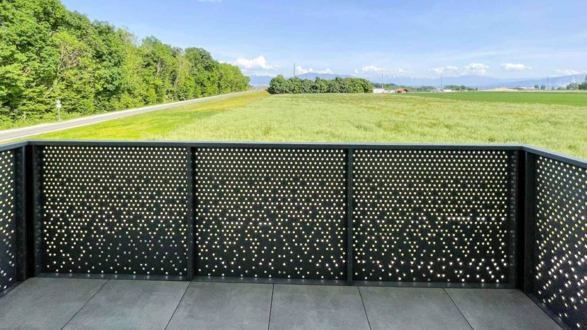Villa mitoyenne de 6.5 pièces avec jardin 368m2