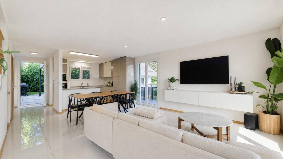 Villa mitoyenne de 5,5 pièces avec espace de jardin privatif de 200m2 