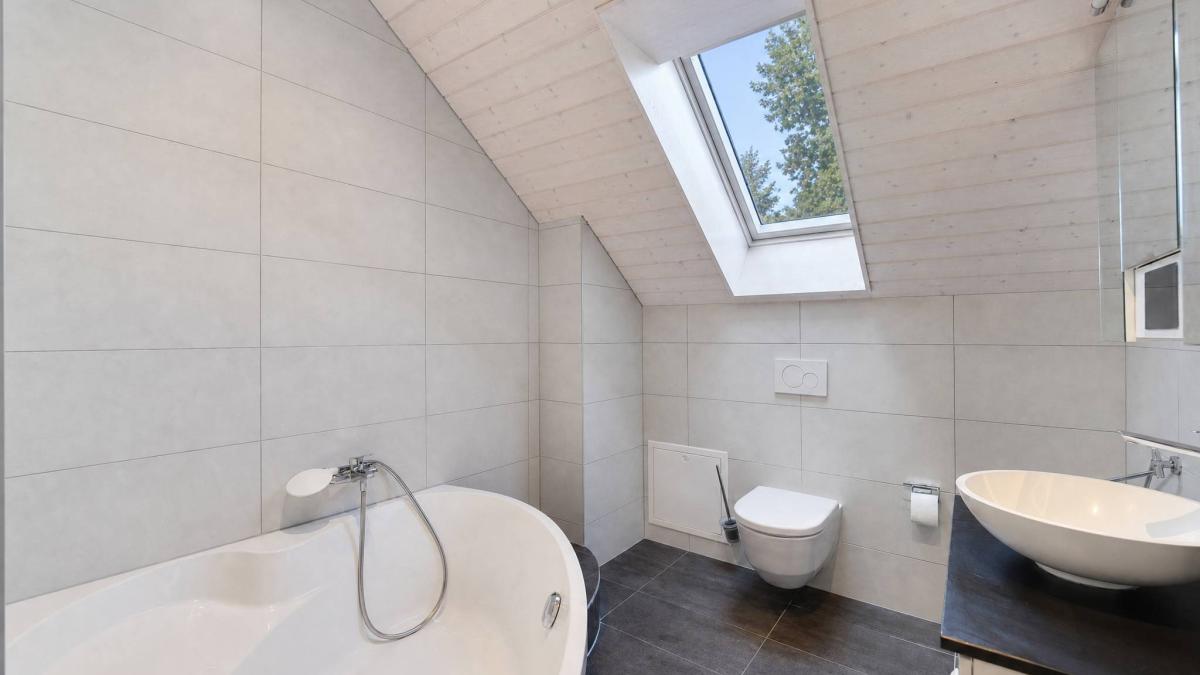 Villa mitoyenne de 5,5 pièces avec espace de jardin privatif de 200m2 
