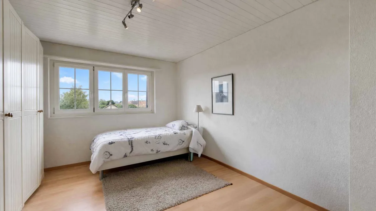 Maison individuelle de 7.5 pièces               Beau jardin avec piscine