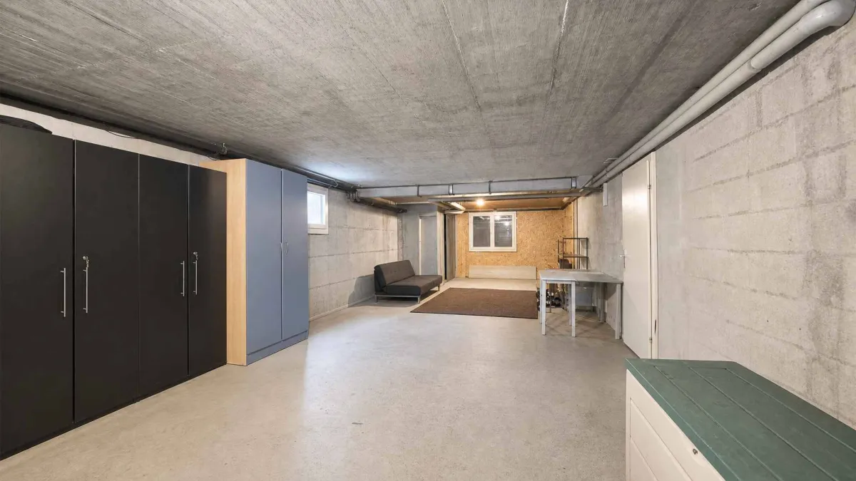 Maison individuelle de 7.5 pièces               Beau jardin avec piscine